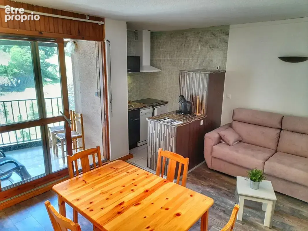 Appartement à EAUX-BONNES