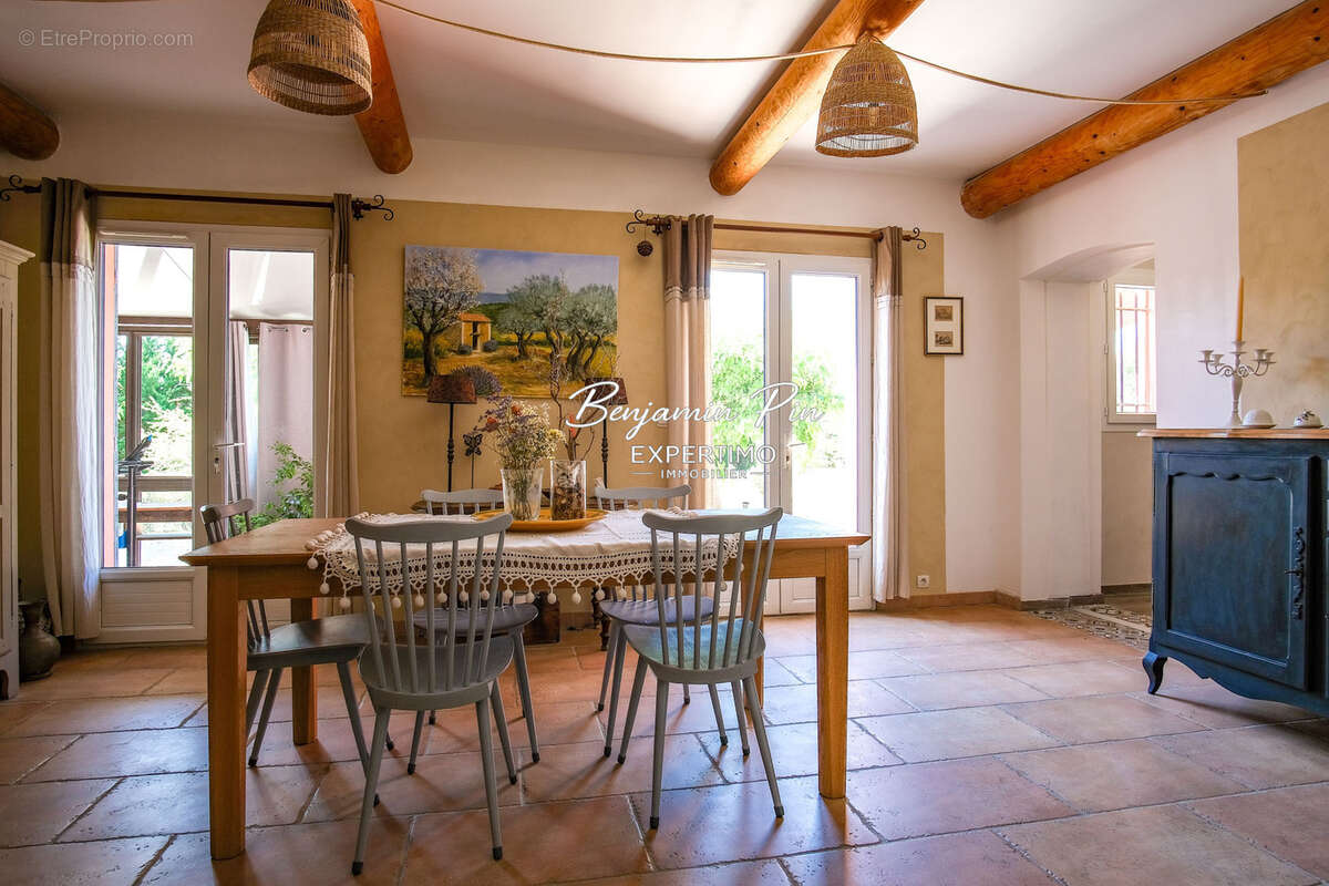 Maison à SAINT-SATURNIN-LES-APT