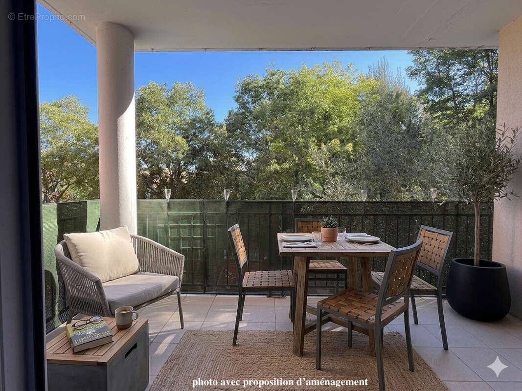Appartement à LA ROQUE-D'ANTHERON