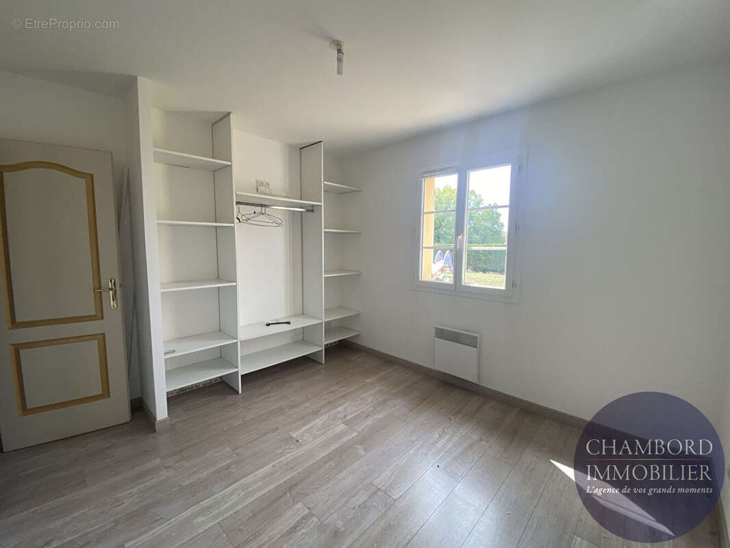 Maison Sassay de plain pied 95 m² - photo 8