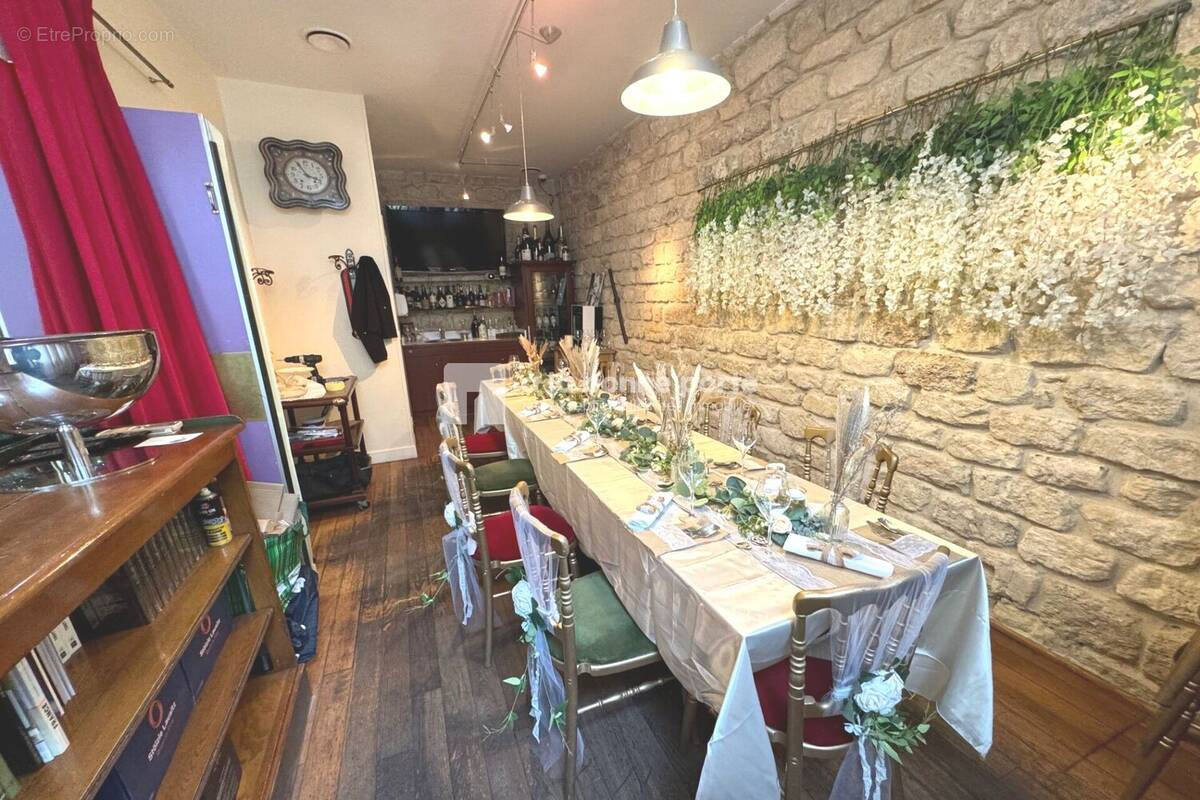 Commerce à PARIS-8E