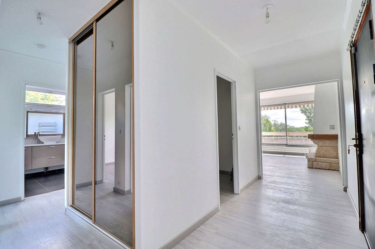 Appartement à MAREIL-MARLY