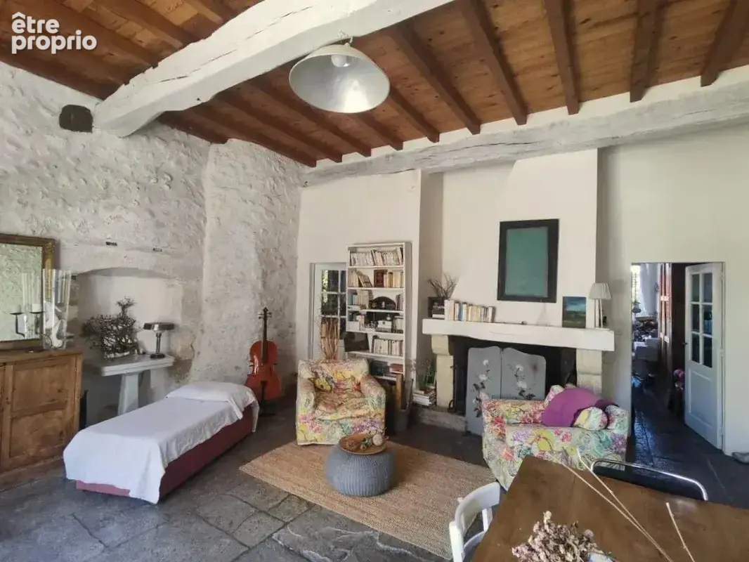 Charmante maison familiale datant de 1860, située dans une ville historique proche de la côte atlantique. - photo 3