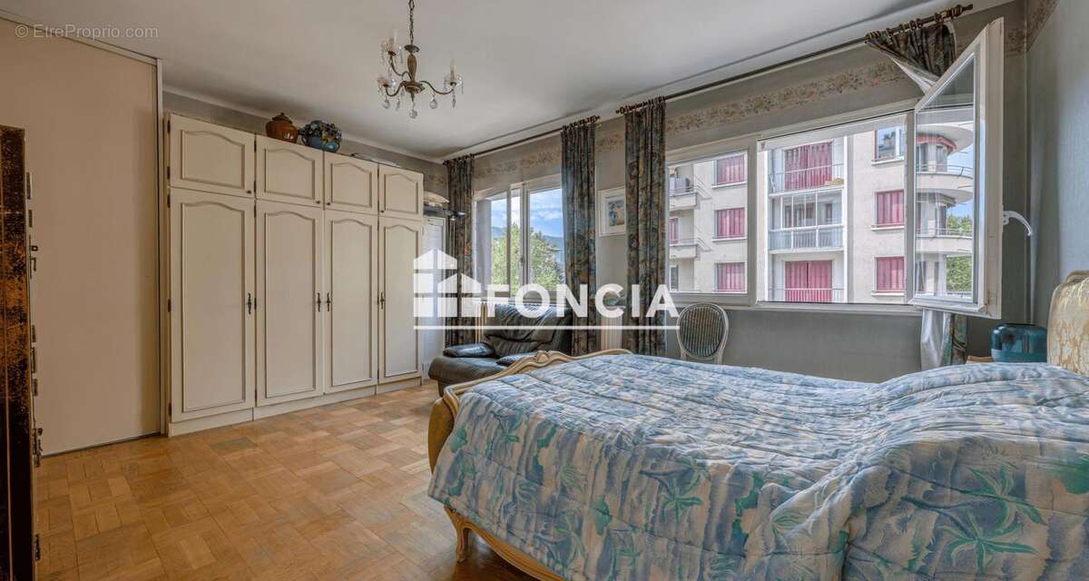 Annecy – Avenue du Rhône – Grand appartement 3 pièces de 101,89 m² avec balcon en L et vue dégagée - photo 6