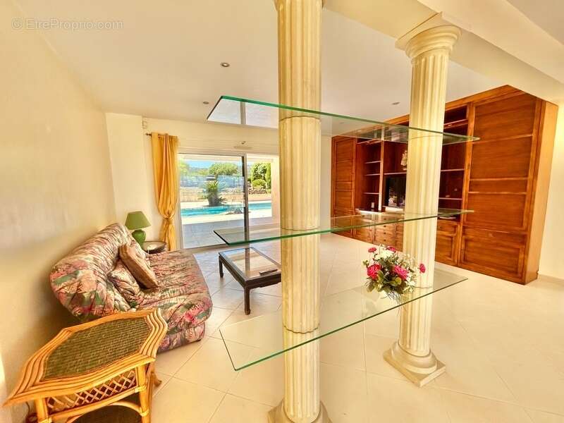 Villa d’Exception à Saint-Aygulf – Vue Mer Panoramique & Cadre Unique - photo 10