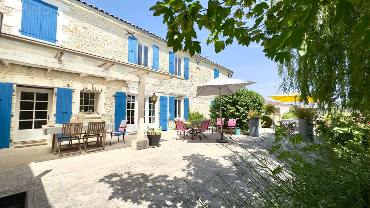 Maison à SAINT-OUEN-D'AUNIS