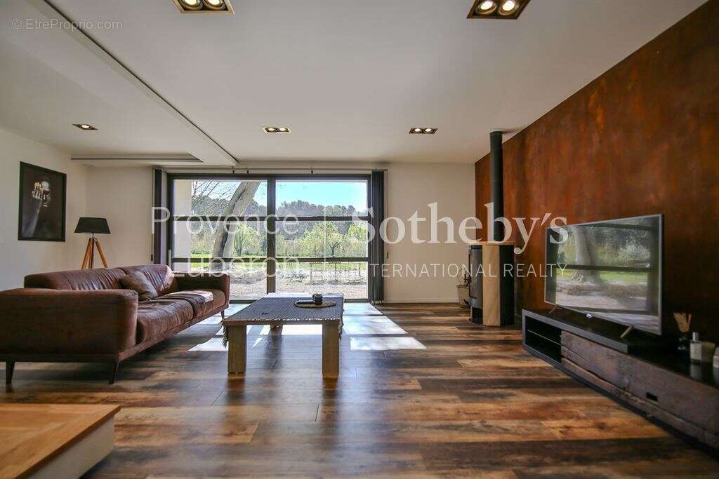 Maison à L'ISLE-SUR-LA-SORGUE