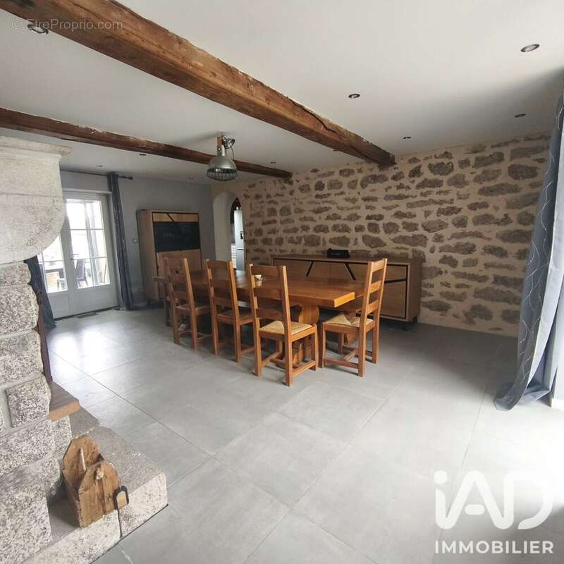 Photo 5 - Maison à LA ROCHE-EN-BRENIL