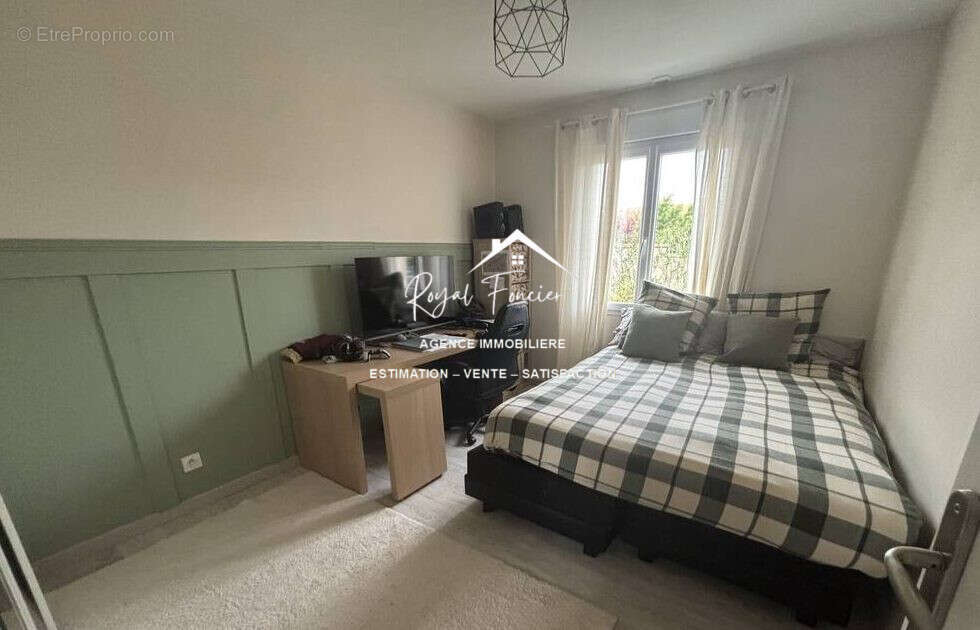 Chambre 2 - Maison à CHATELLERAULT