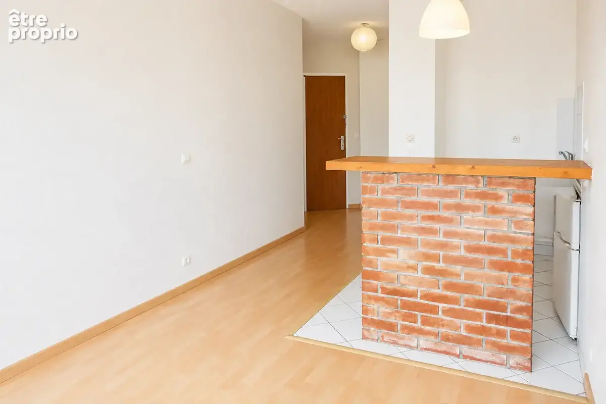 Barrière St Genès - Bergonié - T2 (40m2) avec place parking. - photo 5