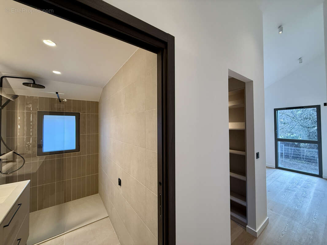 Maison à CRUSEILLES