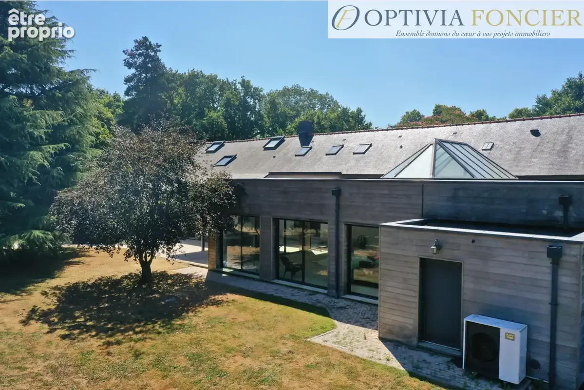Propriété T7 395 m2 - 6 300 m2 de terrain - 5 garages - Piscine intérieure chauffée - photo 2