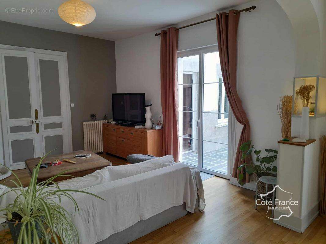Plus de 300m2 habitables ! - photo 13