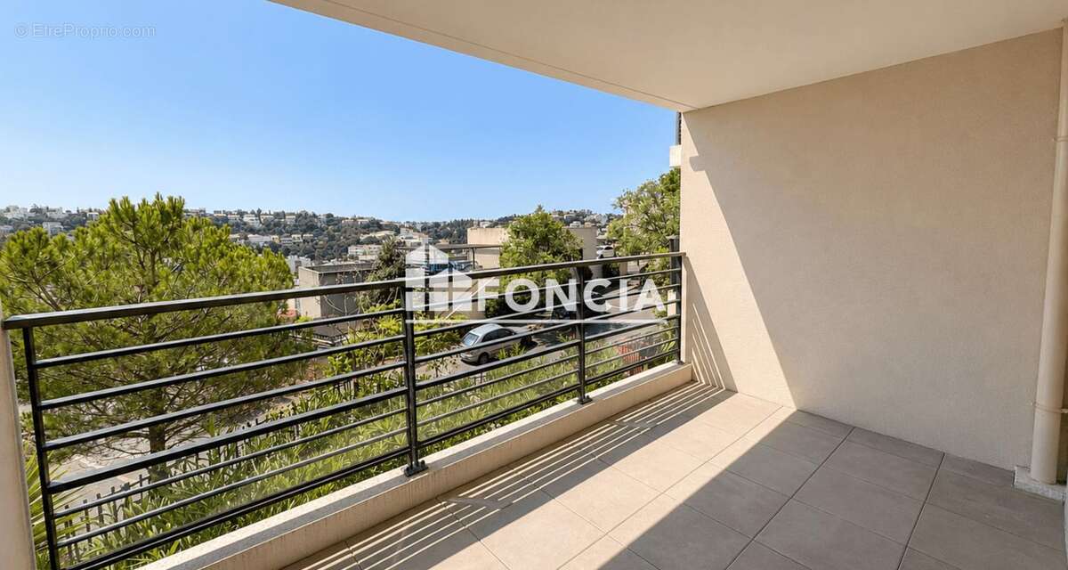 Coup de cœur à Saint-Raphaël : 2 pièces avec rooftop & piscine panoramique - photo 2