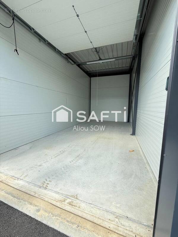 Photo 1 - Parking à AIFFRES