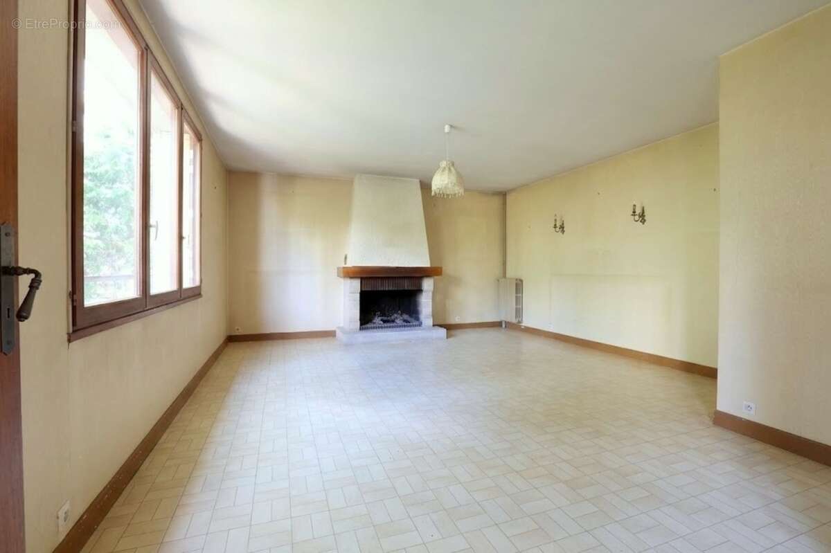 Maison de 144 m² à vendre. 8 pièces dont 5 chambres située coteaux est d'EPERNAY (51) - photo 4