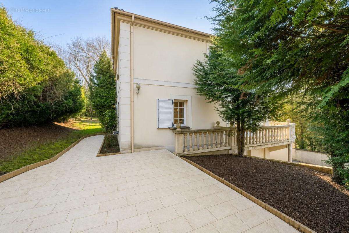 Maison individuelle de 7 pièces de 220m² en vente à Sarcelles - Idéal pour les familles - photo 22