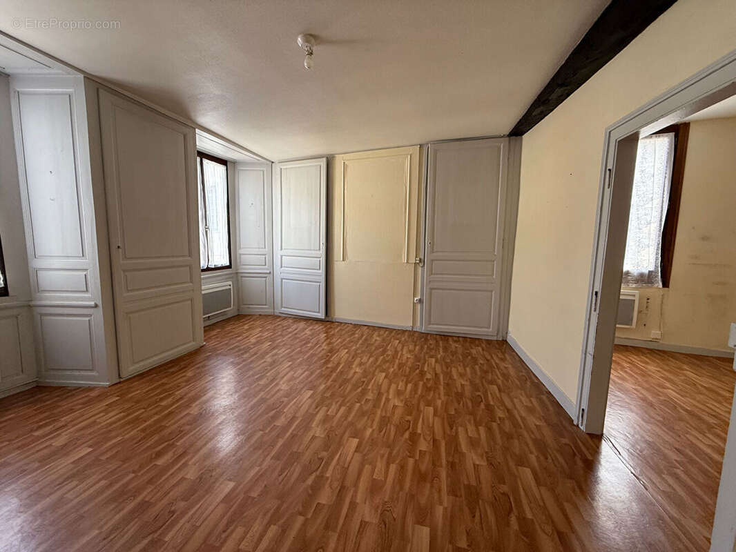Appartement à SAINT-LEONARD-DE-NOBLAT