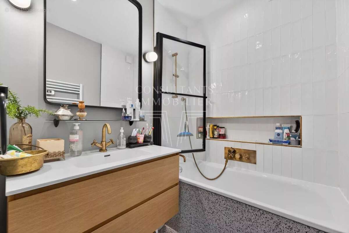 Appartement à LEVALLOIS-PERRET