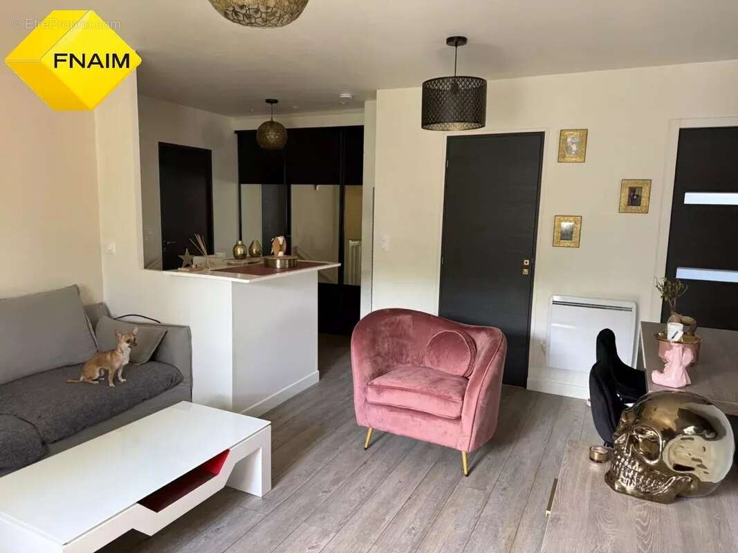 Appartement à SAINTE-GENEVIEVE-DES-BOIS