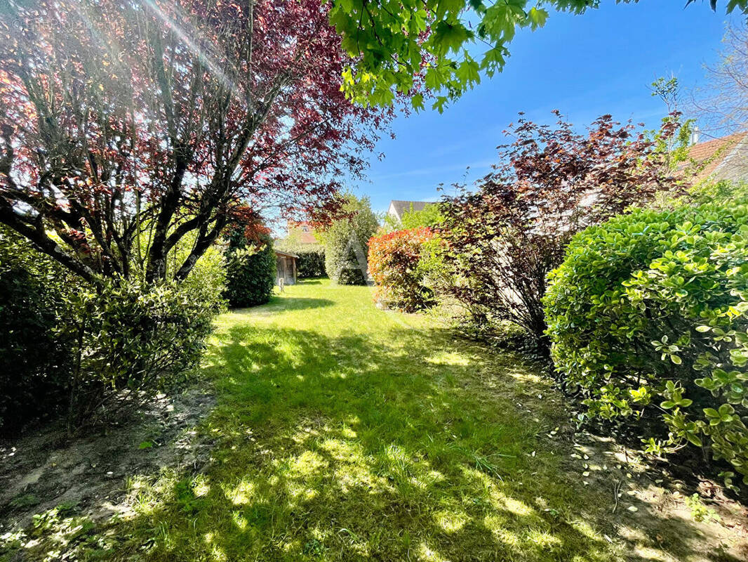 Maison à SAINT-JEAN-DE-BRAYE