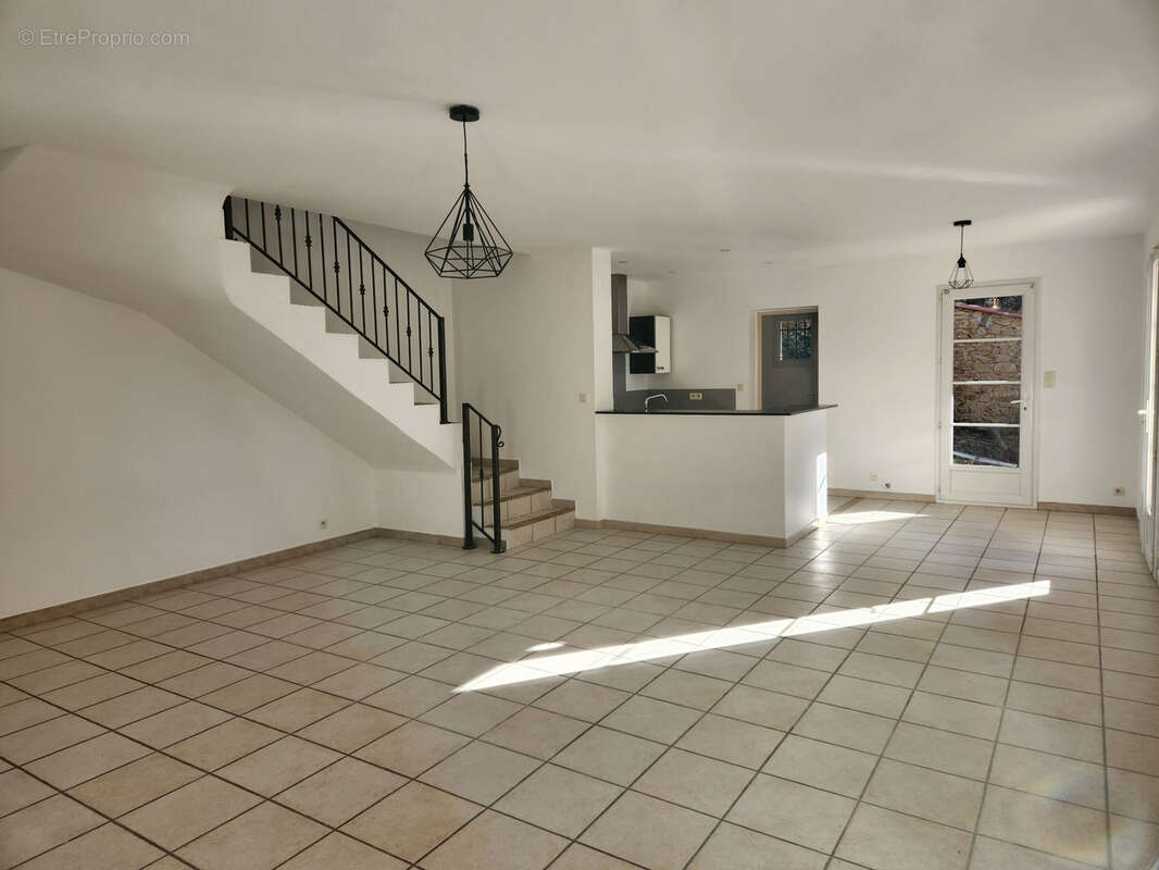 Maison à MERINDOL-LES-OLIVIERS