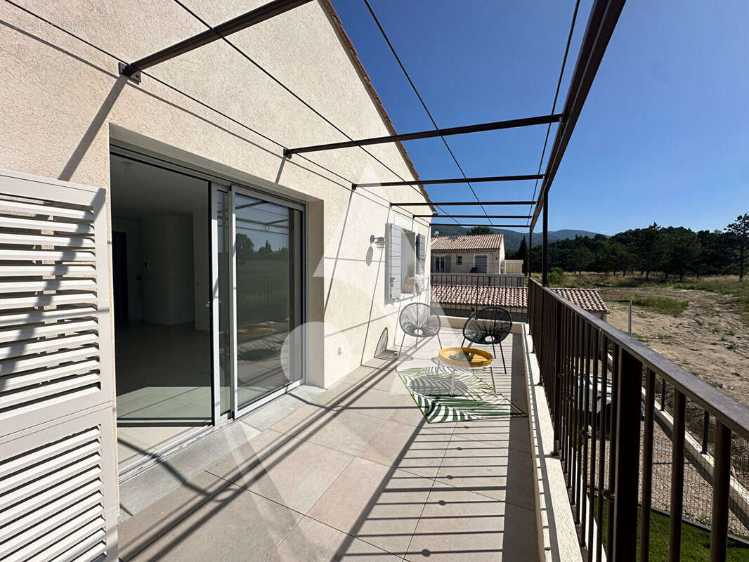 Pertuis - Appartement T3 de 56,30 m2 hab avec terrasse + 2 places de stationnement - photo 2