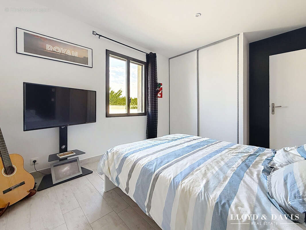 Maison 134 m² à Saint-Sulpice-De-Royan  - photo 9