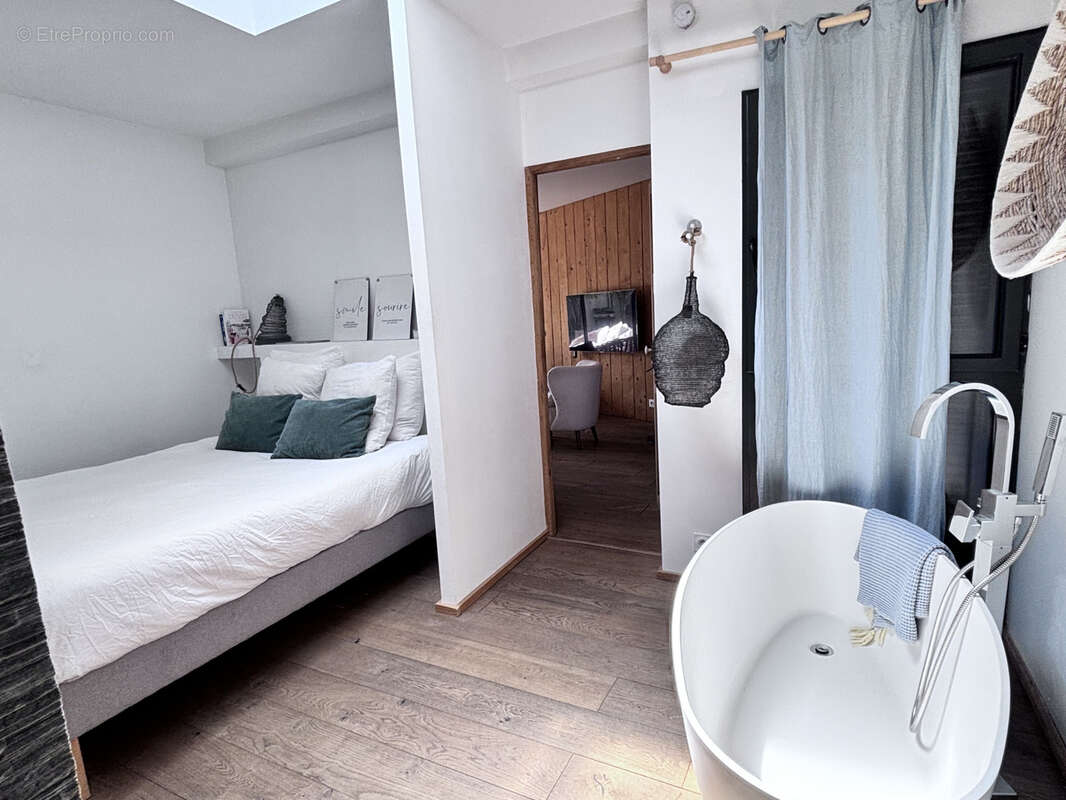 Maison à SAINT-CYR-SUR-MER