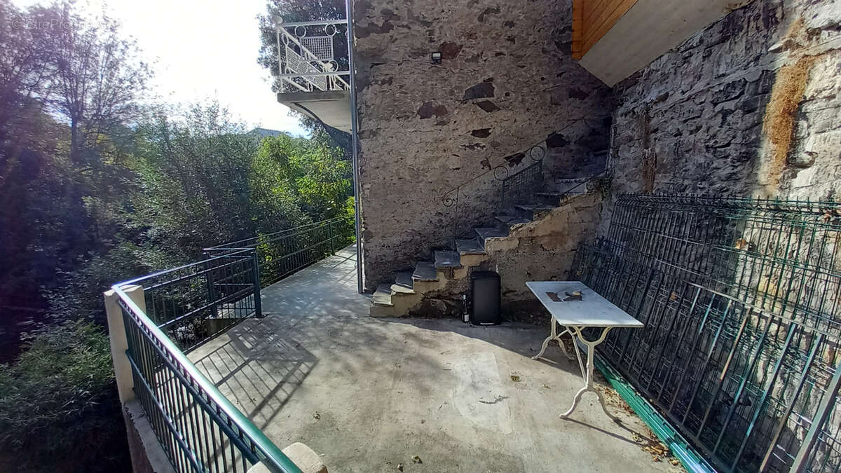 Maison à COLOMBIERES-SUR-ORB