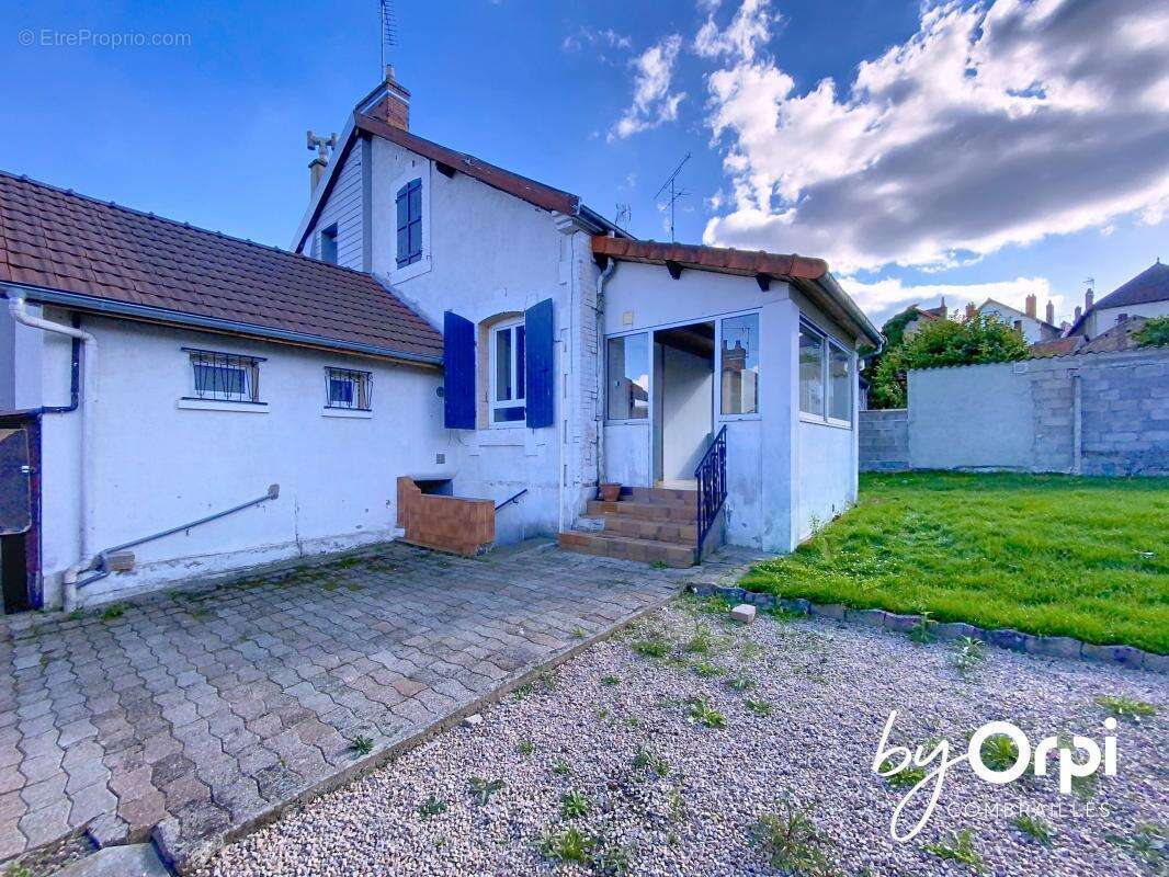 Maison à SAINT-ELOY-LES-MINES