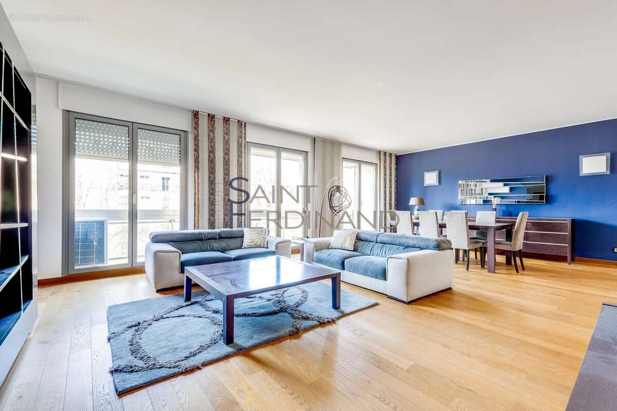 Appartement à PARIS-8E