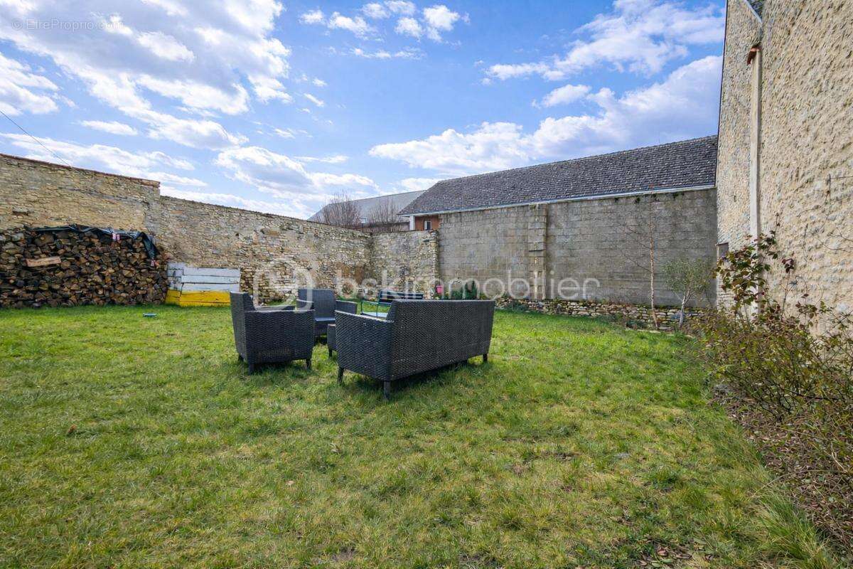 Maison à BAZOCHES-LES-GALLERANDES