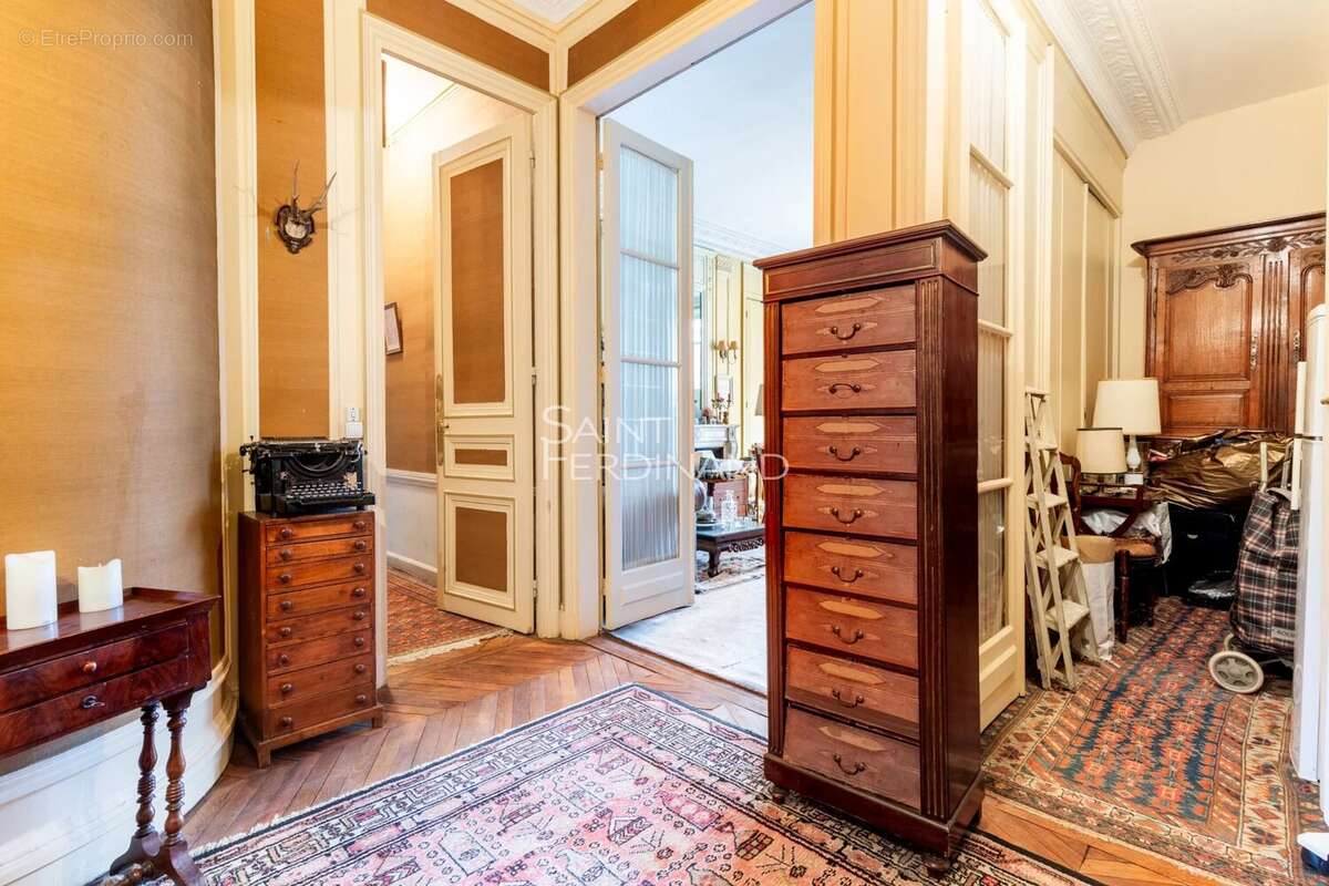 Appartement à PARIS-17E