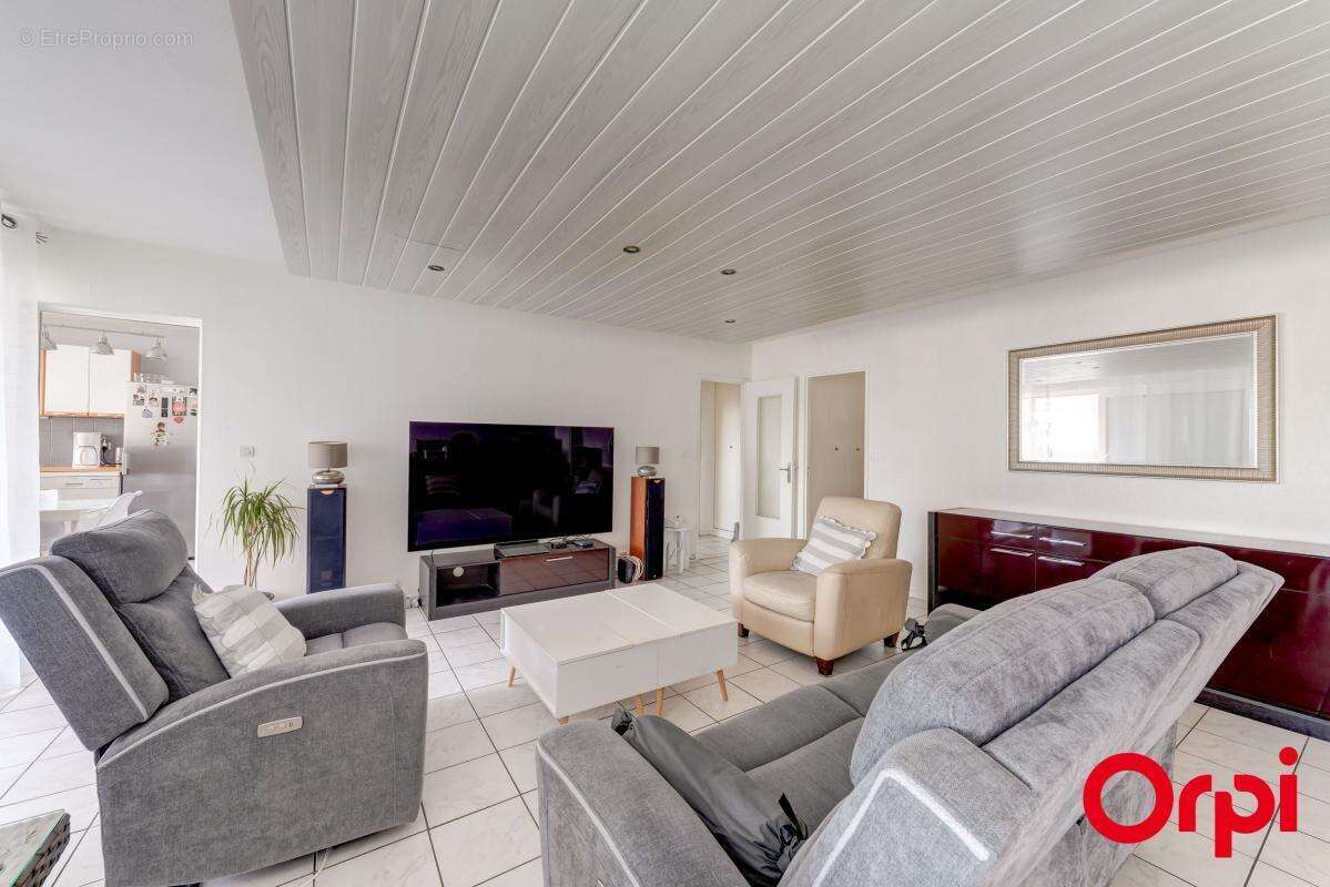 Appartement à RILLIEUX-LA-PAPE