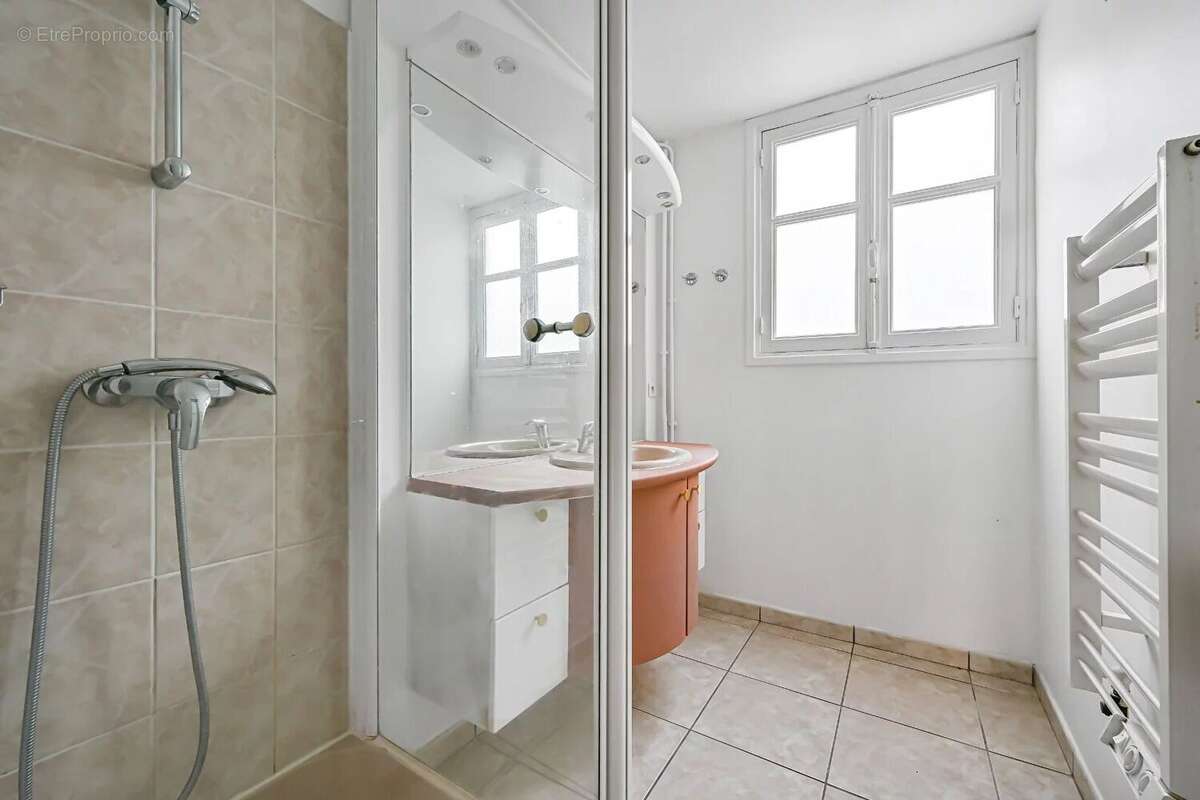 Appartement à PARIS-3E