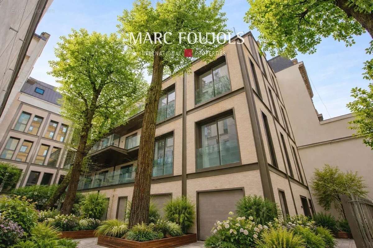 Appartement à PARIS-8E
