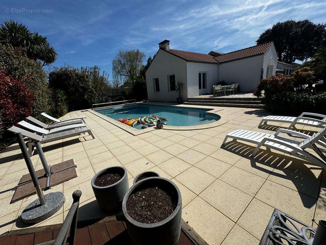 Maison à SAINT-HILAIRE-DE-CHALEONS