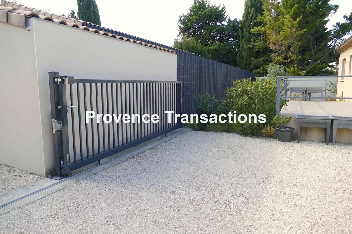 Maison à SAINTE-CECILE-LES-VIGNES