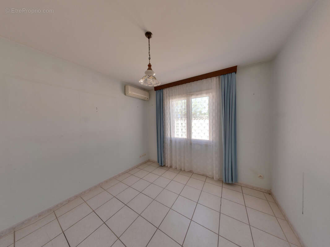 Maison à MONTELIMAR