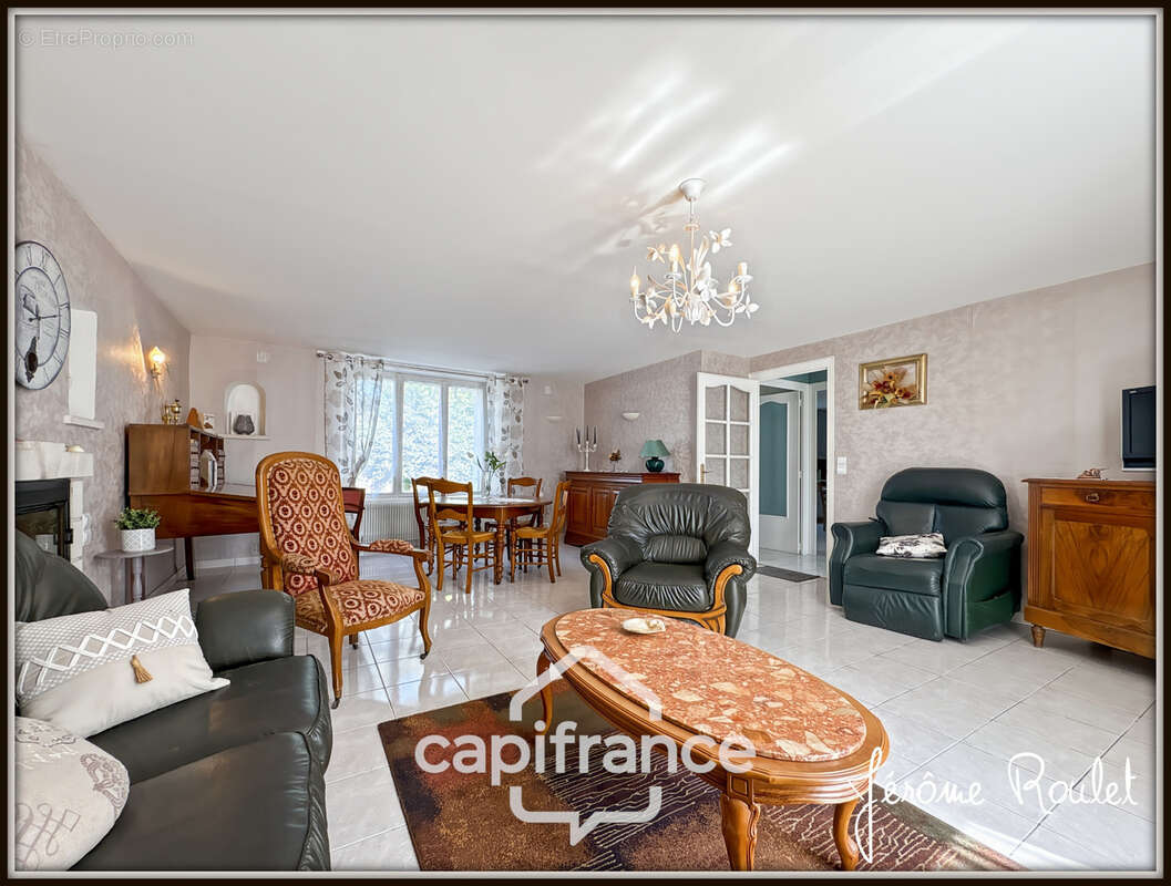Maison en pierre à vendre Champigny-En-Rochereau (86), 6 pièces, 4 chambres, terrain 1 900 m² avec dépendances - photo 10
