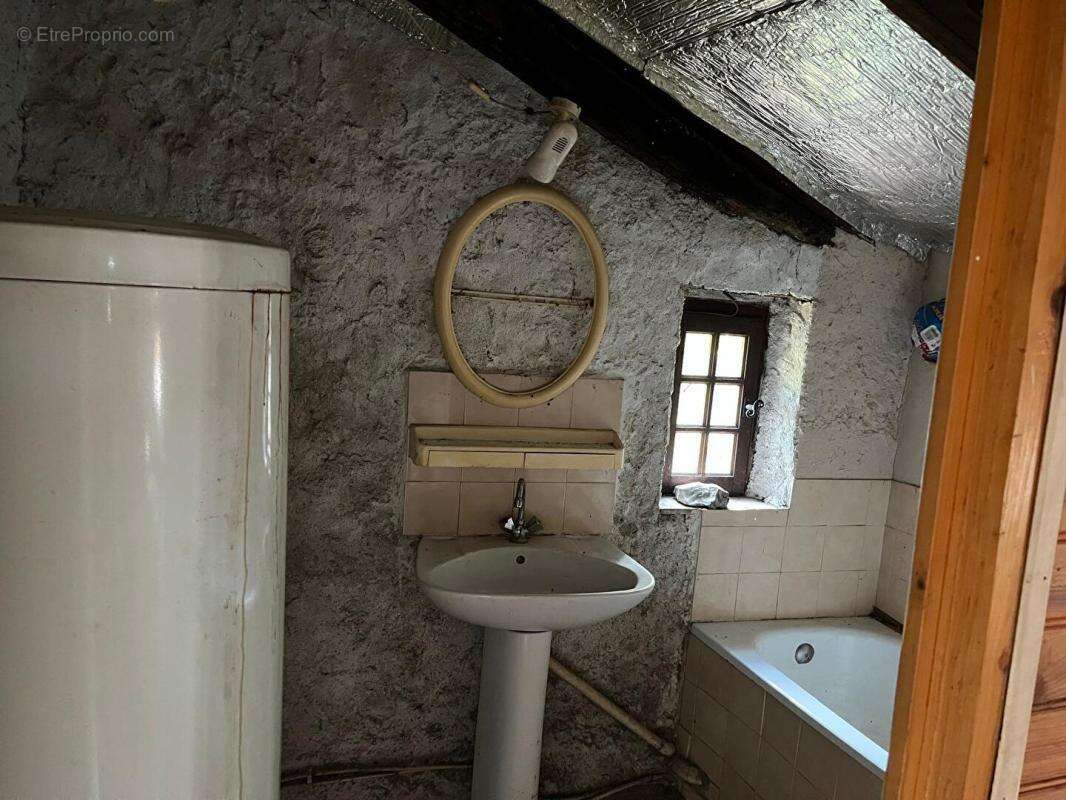 A vendre  Mialet maison de village de 77 m2 avec potentiel de 80 m2 et terrain non constructible non attenant de 930 m2 - photo 8