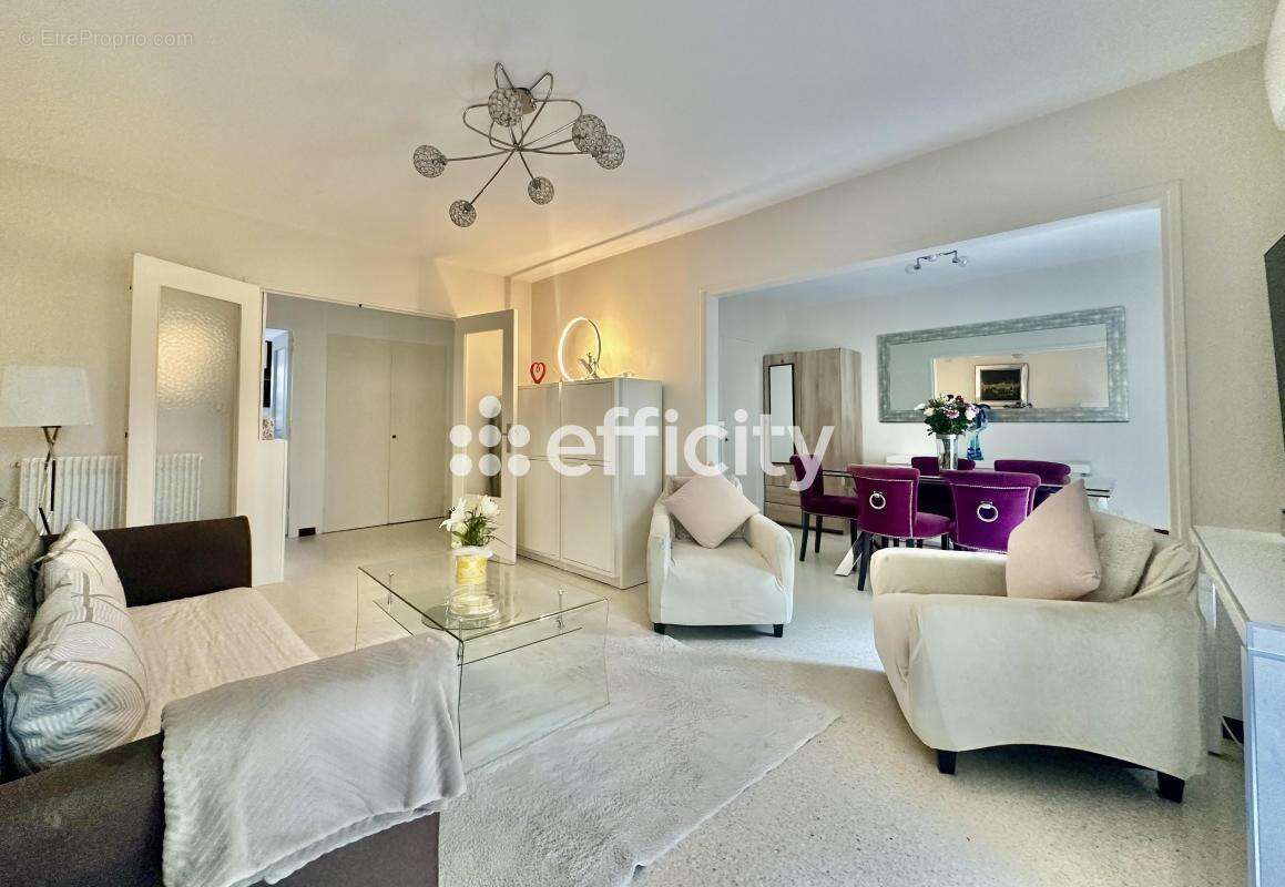 Appartement à VALLAURIS