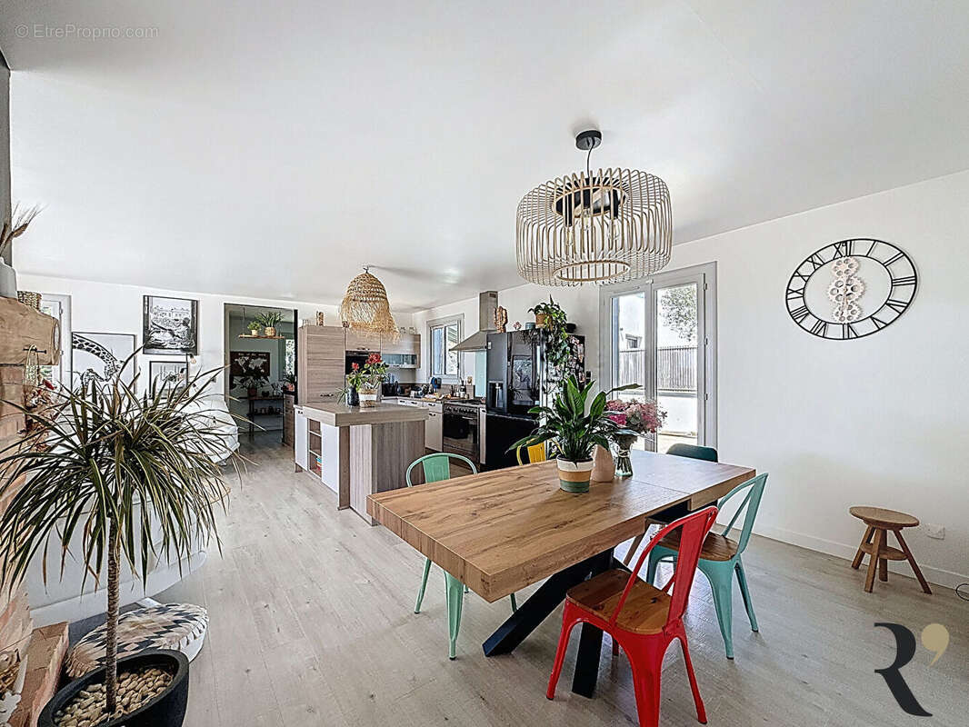 Maison à SAINT-PIERRE-DE-LAGES