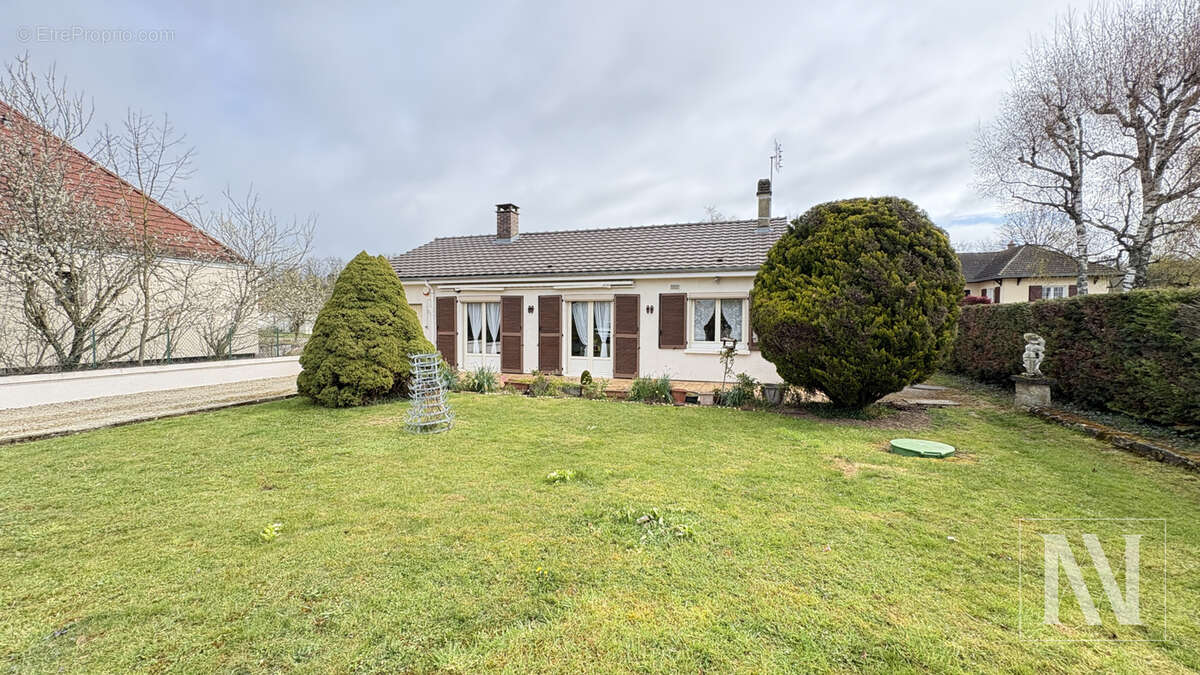 Maison à VILLEMOYENNE