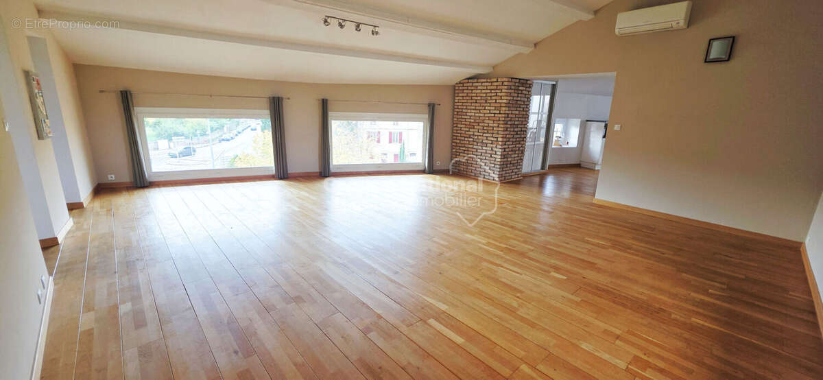 Appartement à BAGNOLS-SUR-CEZE