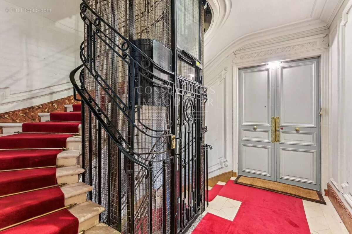 Appartement à PARIS-17E