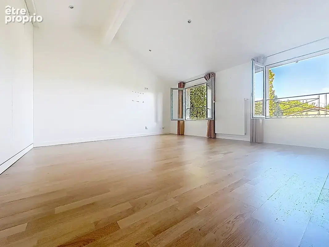 Dardilly, coup de coeur alliant charme de l'ancien, rénovation de qualité et piscine - photo 9