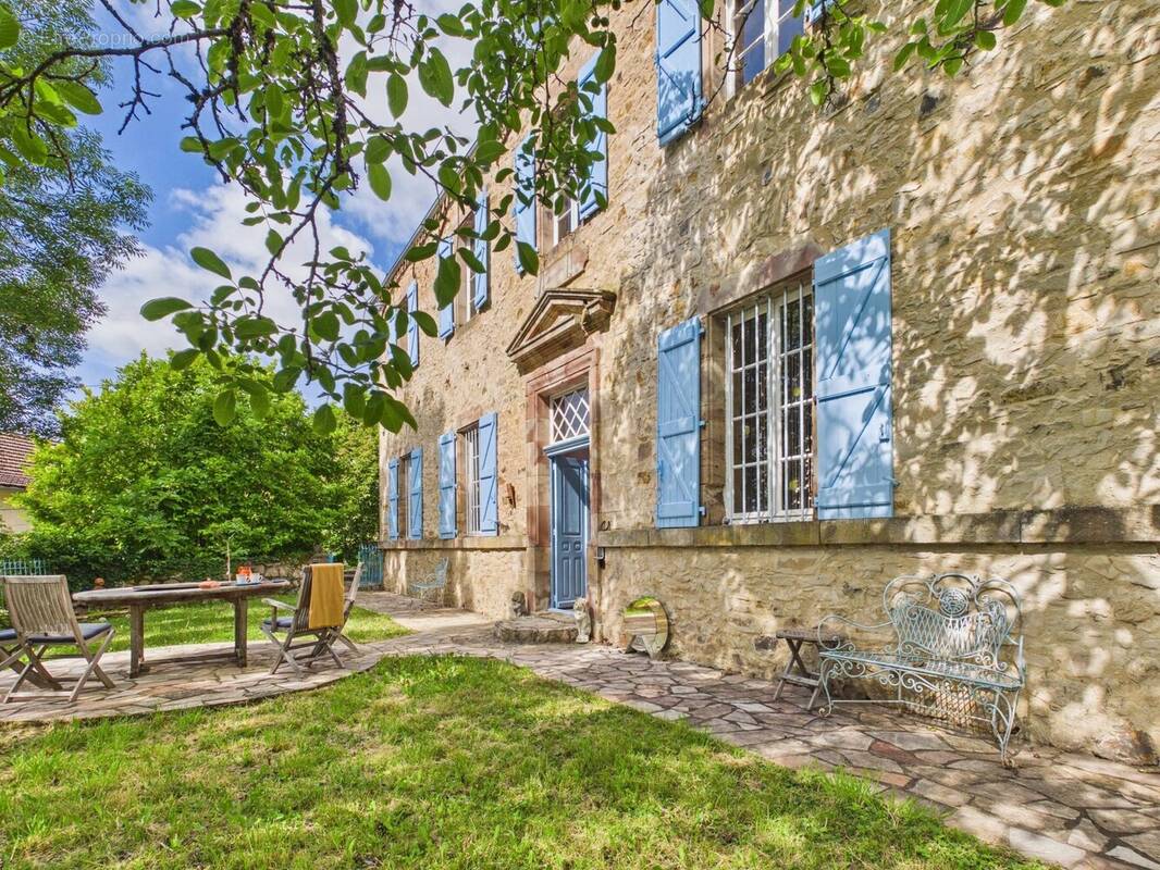 École restaurée du Quercy à couper le souffle près de Najac, avec gîte spacieux et piscine - photo 9