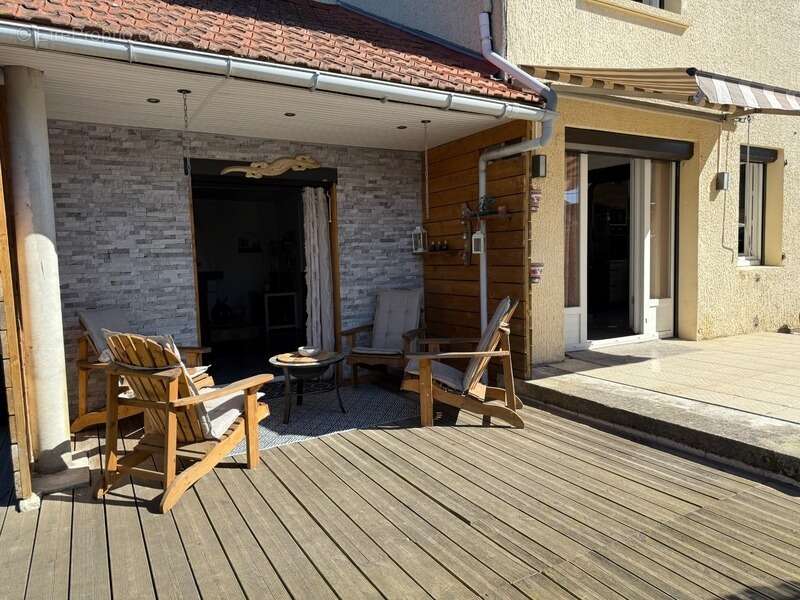 Maison à vendre 4 pièces TARBES (65) - Jardin arboré - piscine - photo 10
